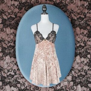 Dolls Kill dELiA*s Pink Crushed Velvet Black Lace Babydoll Mini Dress Size M